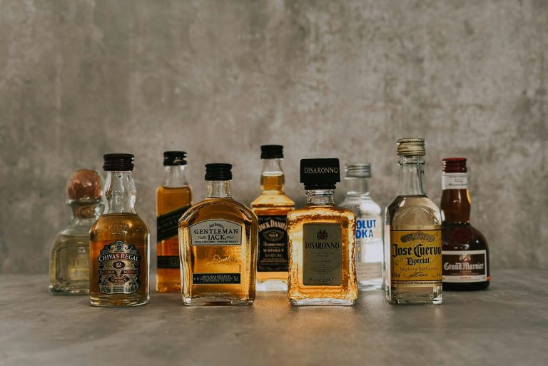 different mini liquor bottles manufacturer