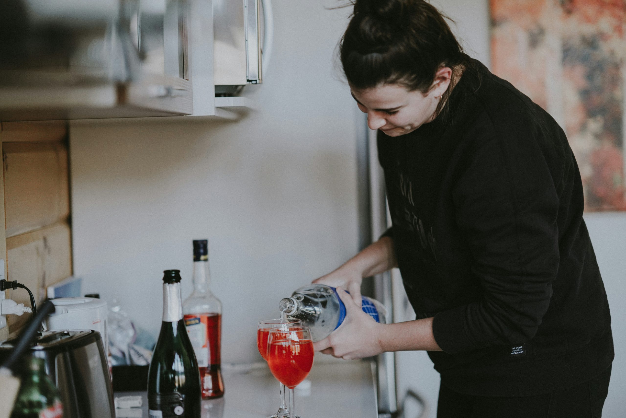 pour red wine
