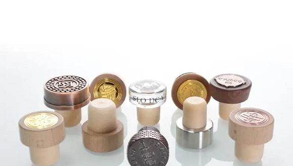 different closure for whiskey bottles