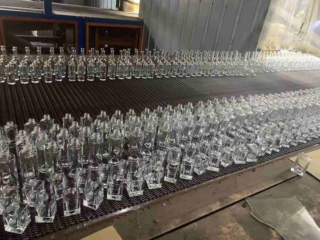 empty glass containers in stock
