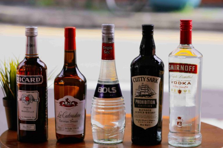 different glass whiskey bottle wholesale