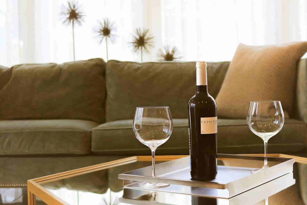 roetell glass wine bottle with two drinking glasses wholesale