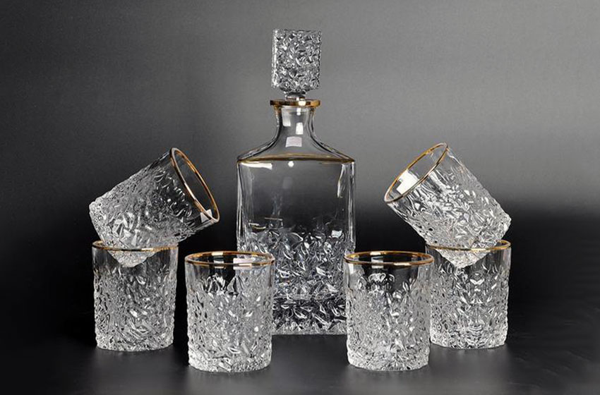 glass liquor bottle with glass cups wholesale