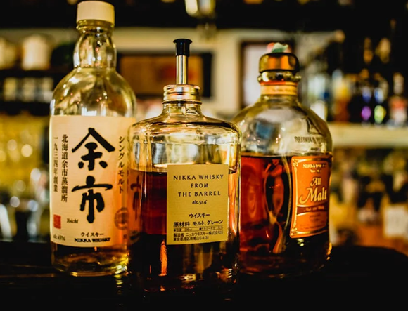 three different glass whiskey bottle supplier